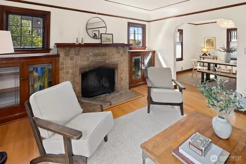 Living - 116 Edgar St, Seattle, WA 98102 photo 3 of 4