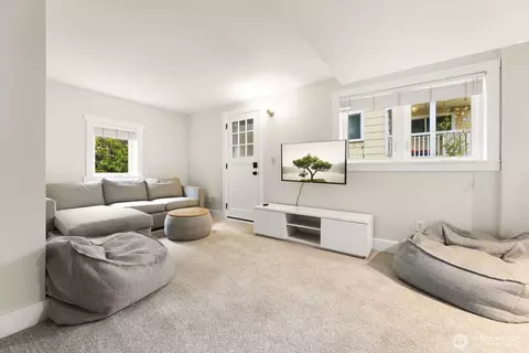 Living - 116 Edgar St, Seattle, WA 98102 photo 4 of 4