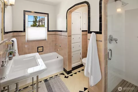 Bath - 116 Edgar St, Seattle, WA 98102 photo 1 of 2