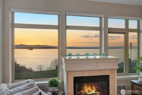 31 Pine St #206, Edmonds, WA 98020