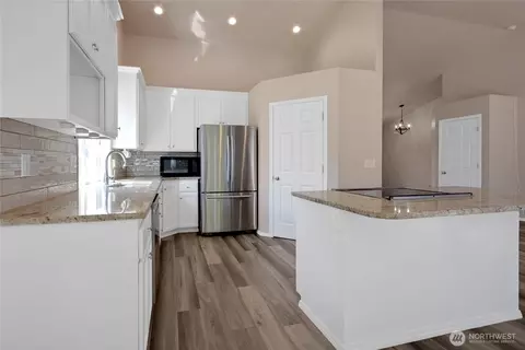 Kitchen - 15127 148th Avenue Ct E, Orting, WA 98360 photo 2 of 2