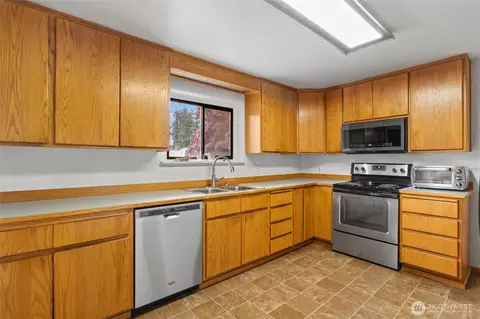 Kitchen - 5117 Delaware Ave, Everett, WA 98203 photo 2 of 3