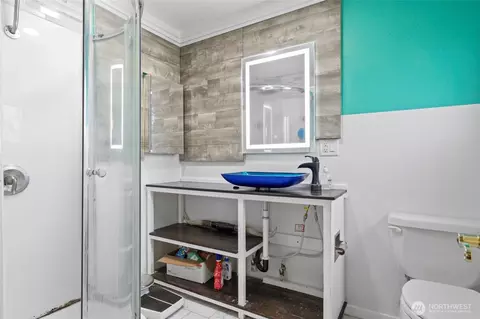Bath - 5117 Delaware Ave, Everett, WA 98203 photo 3 of 4
