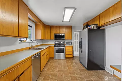Kitchen - 5117 Delaware Ave, Everett, WA 98203 photo 1 of 3