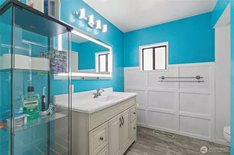 Bath - 5117 Delaware Ave, Everett, WA 98203 photo 1 of 4