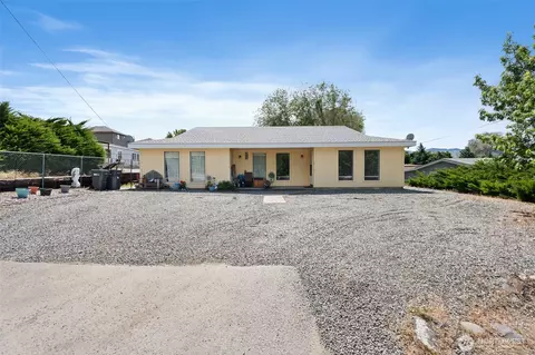 14 Glendale St NE #A-B, East Wenatchee, WA 98802