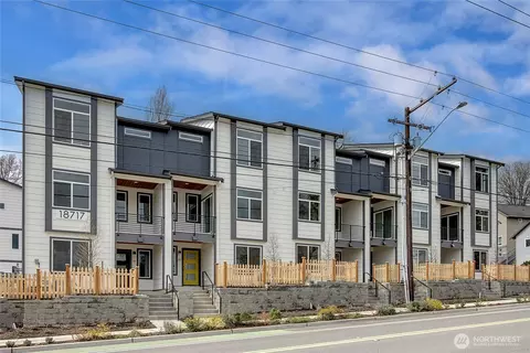 6726 NE 187th St #104, Kenmore, WA 98028