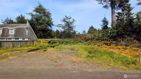 30902 N Pl, Ocean Park, WA 98640