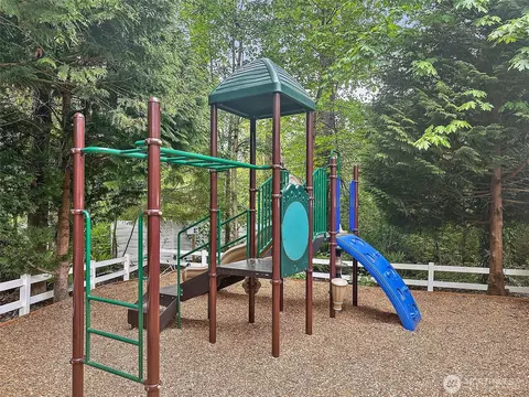 Exterior - 2201 192nd St SE #R105, Bothell, WA 98012 photo 10 of 11