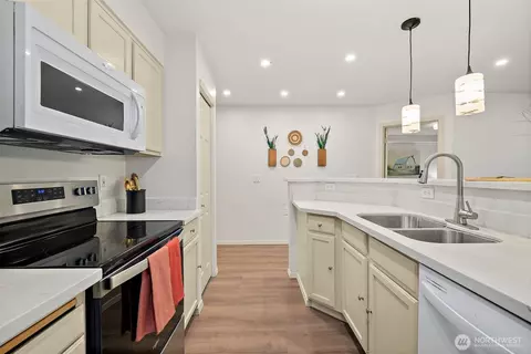 Kitchen - 2201 192nd St SE #R105, Bothell, WA 98012 photo 5 of 5