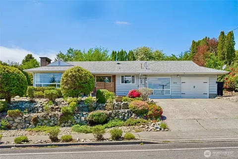 2015 Trenton Ave, Bremerton, WA 98310