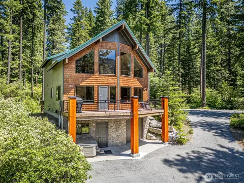 16216 N Shore Dr, Leavenworth, WA 98826