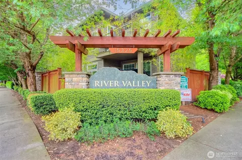 15325 SE 155th Pl #N5, Renton, WA 98058