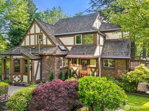 385 NW 112th St, Seattle, WA 98177