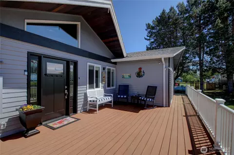 793 Starwana Ct, Oak Harbor, WA 98277