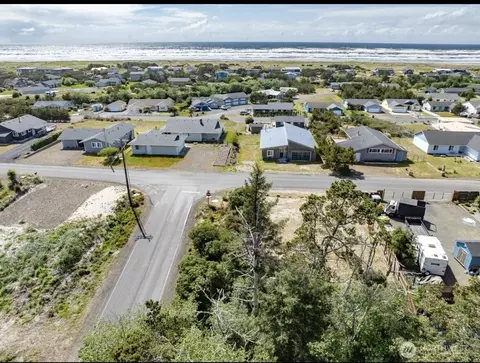 32202 J Pl, Ocean Park, WA 98640