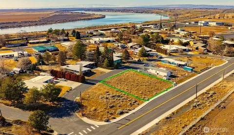 536 Fairchild Loop, Moses Lake, WA 98837