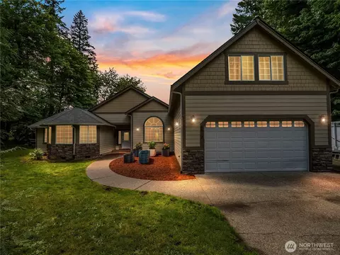 6812 Old Forest Ln, Tumwater, WA 98501