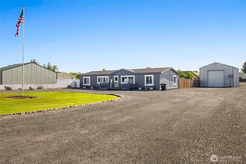 3327 Firouzi Dr NE, Moses Lake, WA 98837