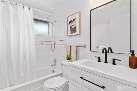 Bath - 4824 237th Pl SE, Bothell, WA 98021 photo 1 of 2