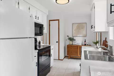 Kitchen - 4824 237th Pl SE, Bothell, WA 98021 photo 1 of 4