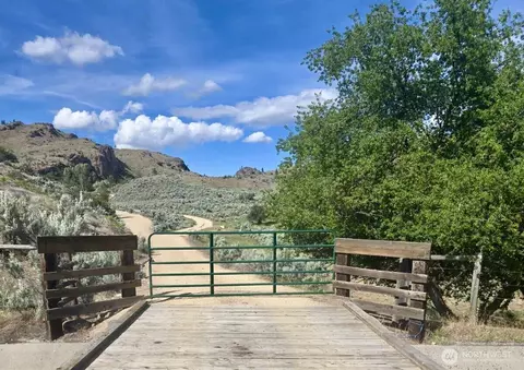 0 Xy Salmon Creek Rd, Okanogan, WA 98840