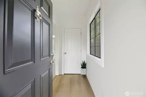 Entry Way - 8010 Beverly Blvd #A, Everett, WA 98203 photo 1 of 1