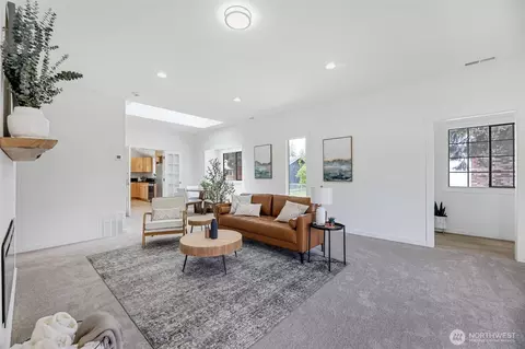 Living - 8010 Beverly Blvd #A, Everett, WA 98203 photo 2 of 2