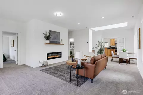 Living - 8010 Beverly Blvd #A, Everett, WA 98203 photo 1 of 2