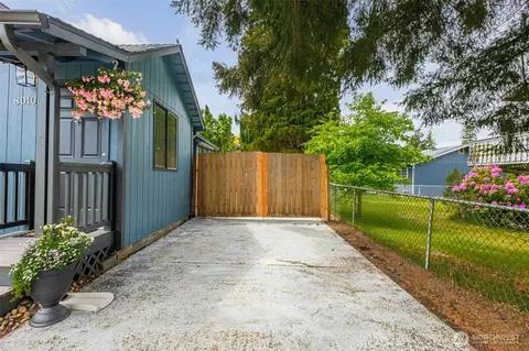 Exterior - 8010 Beverly Blvd #A, Everett, WA 98203 photo 3 of 7