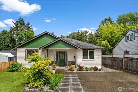 409 9th Ave NE, Puyallup, WA 98372