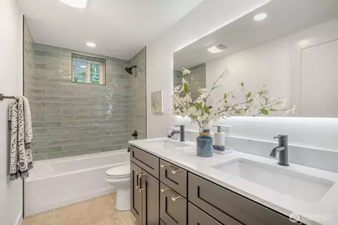 3011 E Cherry St, Seattle, WA 98122 photo 28