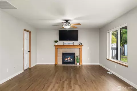 Living - 19605 84th Ave E, Spanaway, WA 98387 photo 4 of 6
