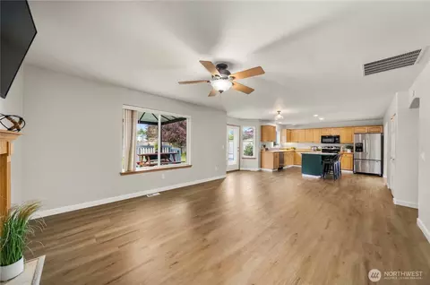 Living - 19605 84th Ave E, Spanaway, WA 98387 photo 6 of 6