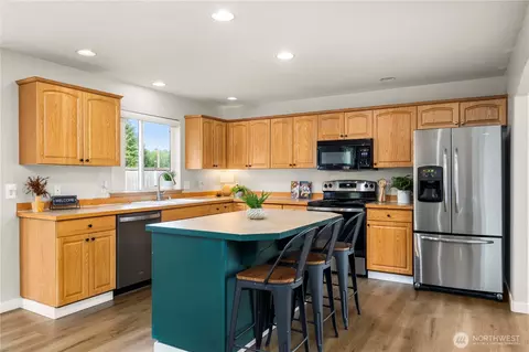 Kitchen - 19605 84th Ave E, Spanaway, WA 98387 photo 2 of 3