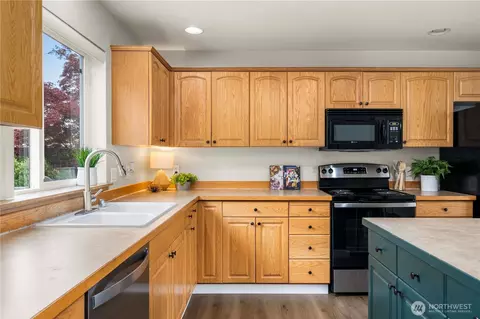 Kitchen - 19605 84th Ave E, Spanaway, WA 98387 photo 3 of 3