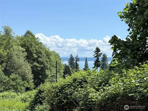1215 S East Camano Dr, Camano Island, WA 98282