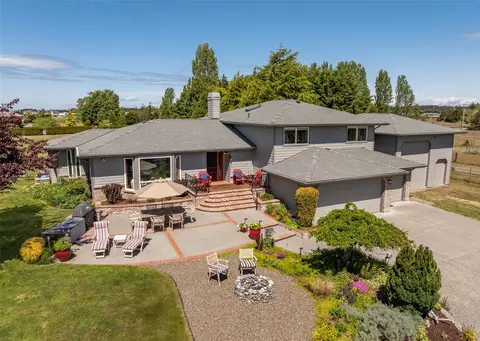 51 Rainbows End Ln, Sequim, WA 98382