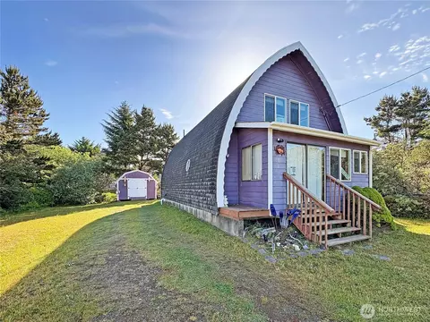 568 Cowlitz Ct SW, Ocean Shores, WA 98569