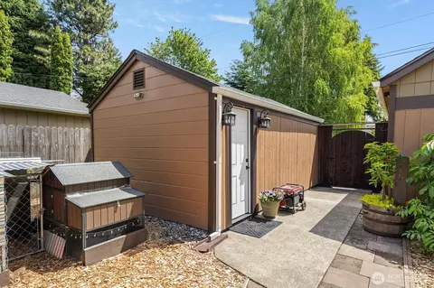 Exterior - 332 26th Ave, Longview, WA 98632 photo 8 of 10