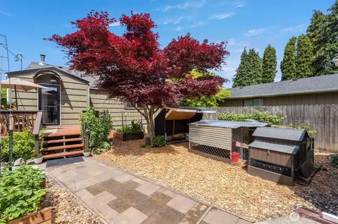 Exterior - 332 26th Ave, Longview, WA 98632 photo 7 of 10