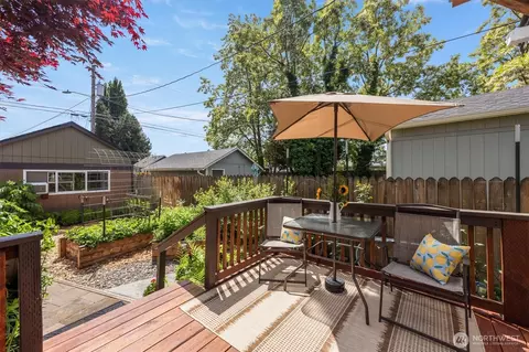 Exterior - 332 26th Ave, Longview, WA 98632 photo 2 of 10