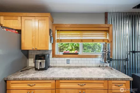 Kitchen - 332 26th Ave, Longview, WA 98632 photo 7 of 8