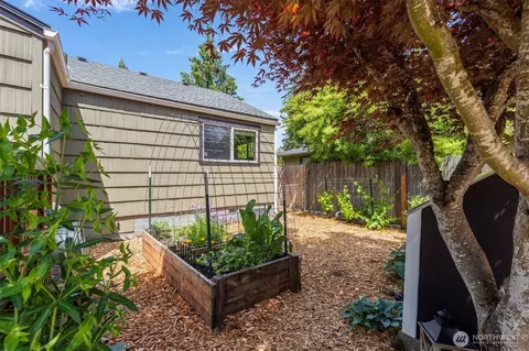 Exterior - 332 26th Ave, Longview, WA 98632 photo 6 of 10