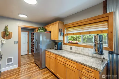 Kitchen - 332 26th Ave, Longview, WA 98632 photo 4 of 8