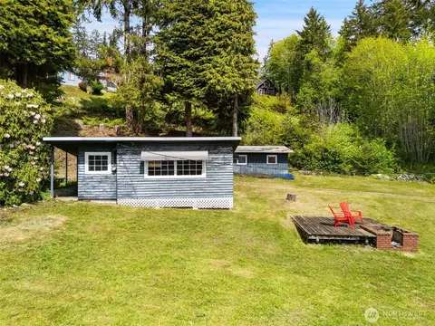 155 N Terrace Rd, Hoodsport, WA 98548