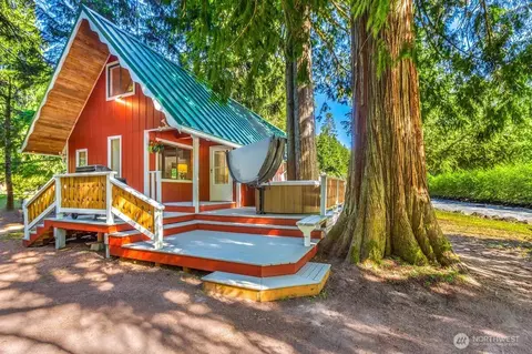11318 583rd Ave E, Enumclaw, WA 98022