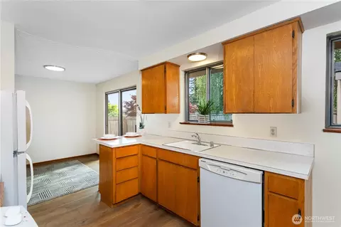 Kitchen - 1900 E St, Vancouver, WA 98663 photo 4 of 7