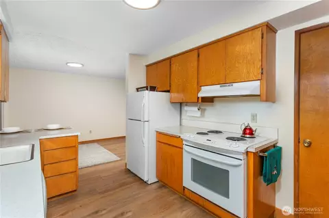 Kitchen - 1900 E St, Vancouver, WA 98663 photo 6 of 7
