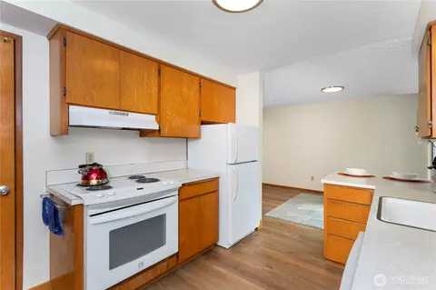 Kitchen - 1900 E St, Vancouver, WA 98663 photo 3 of 7